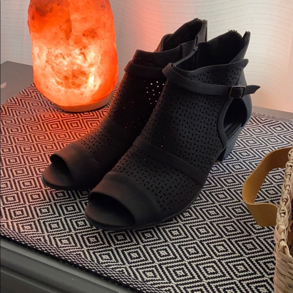 Women’s open toed booties